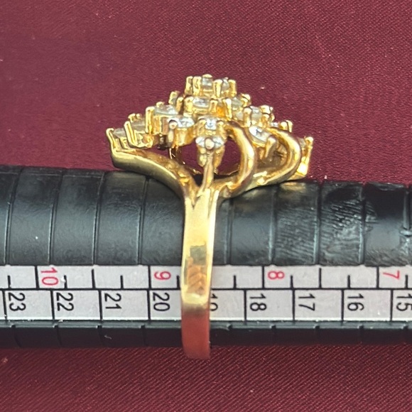 Vintage Gold and Silver Floral Ring with Sparkling Stones - Picture 2 of 7